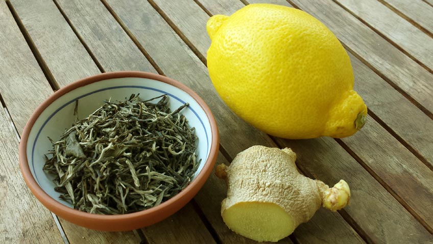 Grüner Tee mit Ingwer und Zitrone