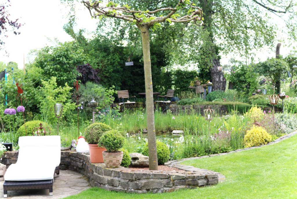 Offene Gartenpforte Naturnaher Garten mit Sitzplätzen