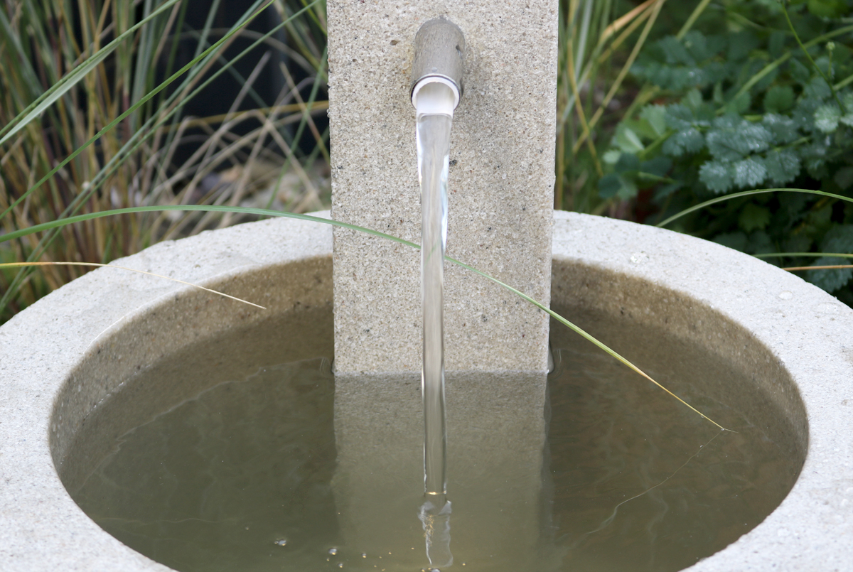 Brunnen im Garten fountainslite Esteras
