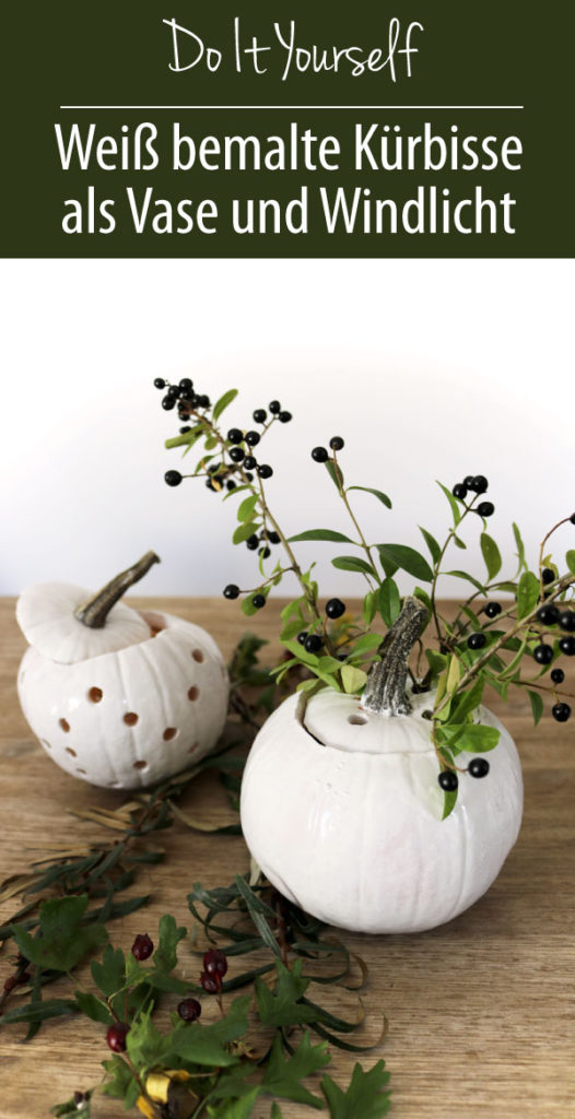 Herbstdeko DIY - weiß bemalte Kürbisse als Vase und Windlicht